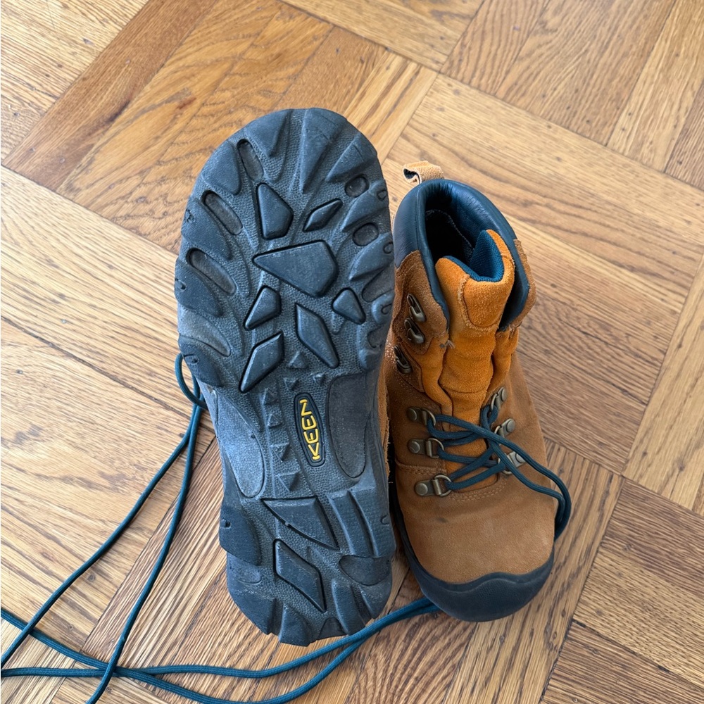 Keen Tan and Black Athletic Shoes - Picture 5 of 7